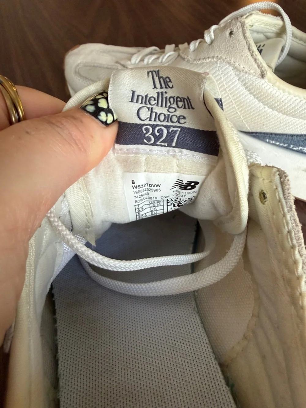 New Balance 327 Women’s size 7 - Picture 6 of 9